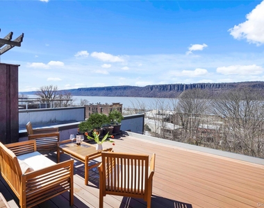 493 Warburton Avenue - Photo Thumbnail 1