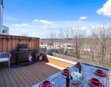 493 Warburton Avenue - Photo Thumbnail 26