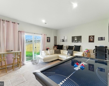 406 Honeyberry Lane - Photo Thumbnail 32
