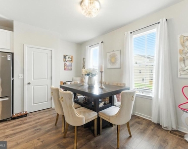 406 Honeyberry Lane - Photo Thumbnail 9