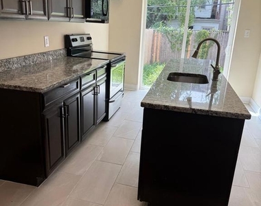 2242 N Carlisle Street - Photo Thumbnail 5