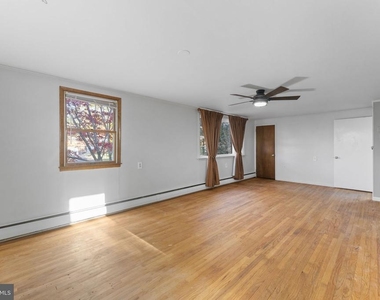 225 Pershing Avenue - Photo Thumbnail 6
