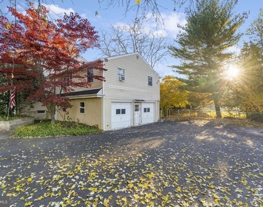 225 Pershing Avenue - Photo Thumbnail 1