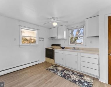225 Pershing Avenue - Photo Thumbnail 9