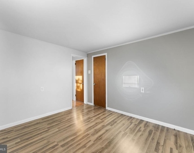 225 Pershing Avenue - Photo Thumbnail 15