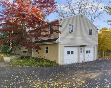 225 Pershing Avenue - Photo Thumbnail 3