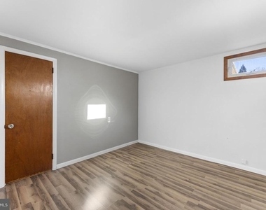 225 Pershing Avenue - Photo Thumbnail 16