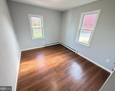 8 Joan Terrace - Photo Thumbnail 16