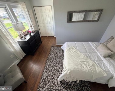 8 Joan Terrace - Photo Thumbnail 11