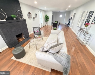8 Joan Terrace - Photo Thumbnail 3