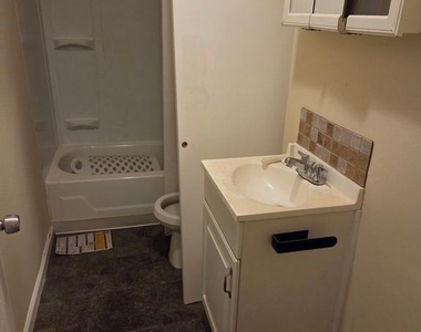 137 E High Street - Photo Thumbnail 4