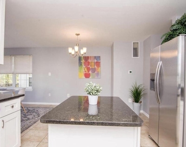 8800 Community Square Lane - Photo Thumbnail 5