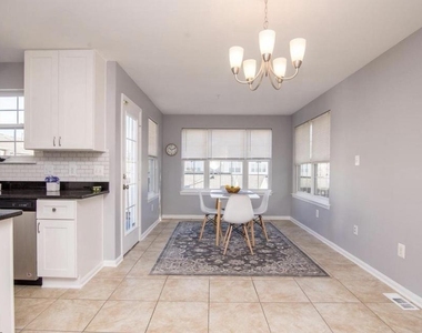 8800 Community Square Lane - Photo Thumbnail 6