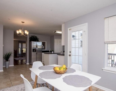 8800 Community Square Lane - Photo Thumbnail 4