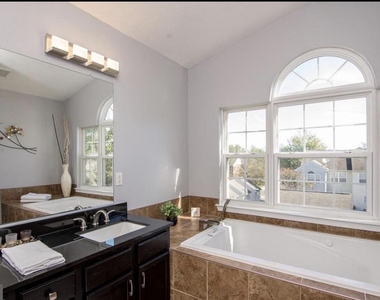 8800 Community Square Lane - Photo Thumbnail 10