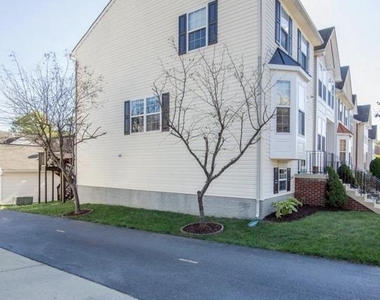 8800 Community Square Lane - Photo Thumbnail 2