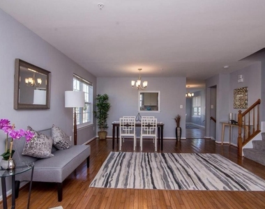 8800 Community Square Lane - Photo Thumbnail 3
