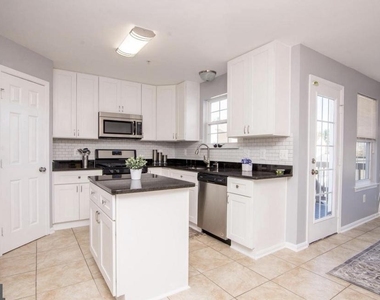 8800 Community Square Lane - Photo Thumbnail 7
