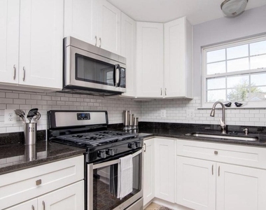 8800 Community Square Lane - Photo Thumbnail 8