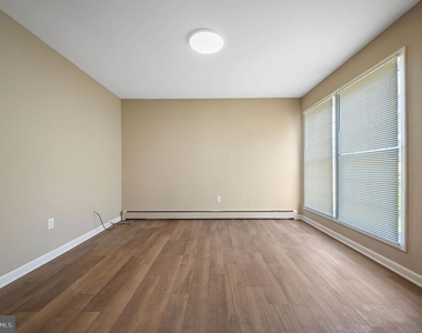 814 New Castle Avenue - Photo Thumbnail 2