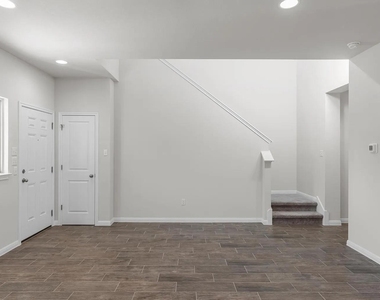 1725 Lakota Ln - Photo Thumbnail 2