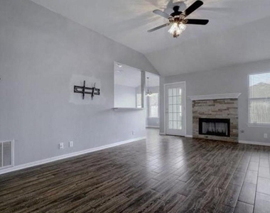 351 Zebra Dr - Photo Thumbnail 3