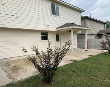 18317 Great Falls St - Photo Thumbnail 16
