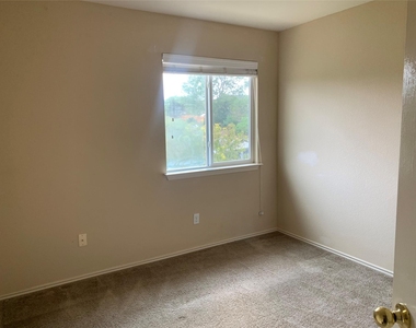18317 Great Falls St - Photo Thumbnail 10