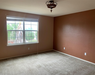 18317 Great Falls St - Photo Thumbnail 8