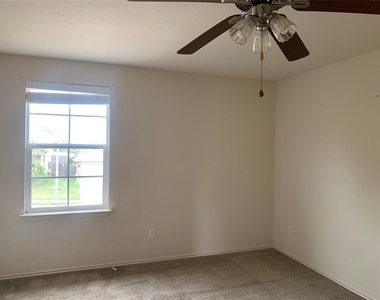 18317 Great Falls St - Photo Thumbnail 9