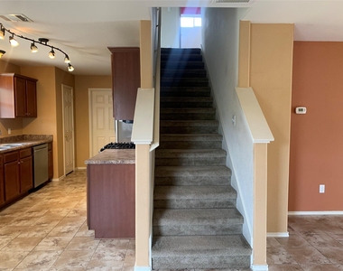 18317 Great Falls St - Photo Thumbnail 7