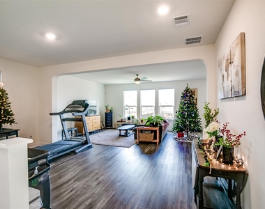 7616 Groundhog Way - Photo Thumbnail 4