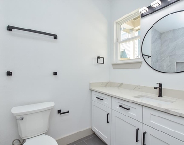 7103 Bennett Ave - Photo Thumbnail 9
