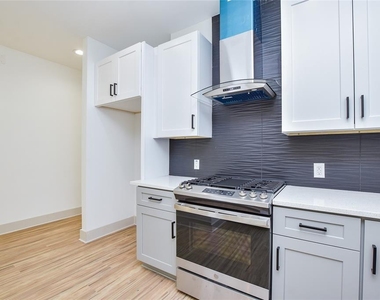 7103 Bennett Ave - Photo Thumbnail 4