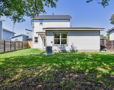 7103 Bennett Ave - Photo Thumbnail 2
