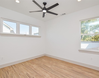 7103 Bennett Ave - Photo Thumbnail 14