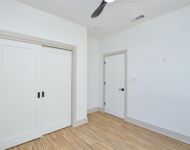 7103 Bennett Ave - Photo Thumbnail 10