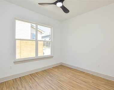 7103 Bennett Ave - Photo Thumbnail 11