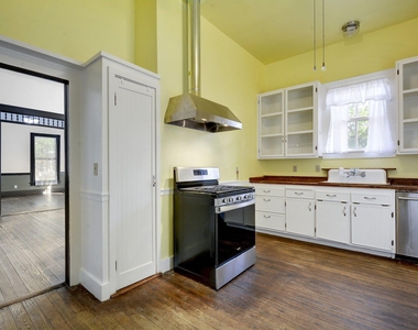 304 Olive St - Photo Thumbnail 10