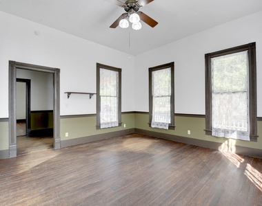 304 Olive St - Photo Thumbnail 4