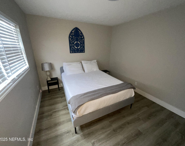 318 Arricola Avenue - Photo Thumbnail 33