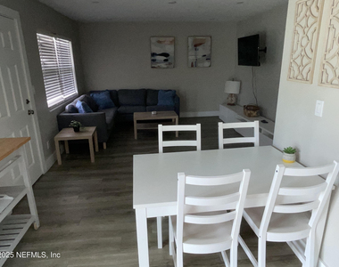 318 Arricola Avenue - Photo Thumbnail 23