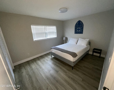 318 Arricola Avenue - Photo Thumbnail 32