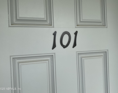318 Arricola Avenue - Photo Thumbnail 7
