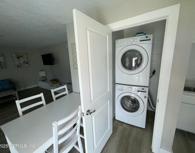 318 Arricola Avenue - Photo Thumbnail 22