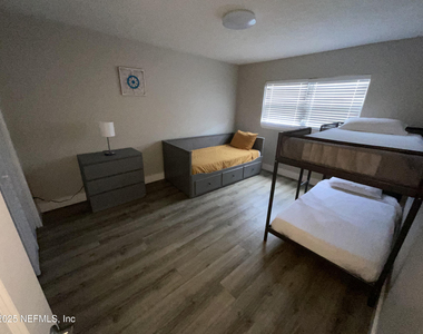 318 Arricola Avenue - Photo Thumbnail 25