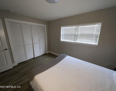 318 Arricola Avenue - Photo Thumbnail 35