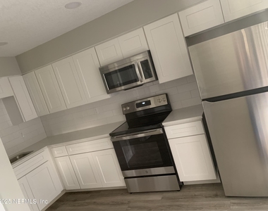 318 Arricola Avenue - Photo Thumbnail 14