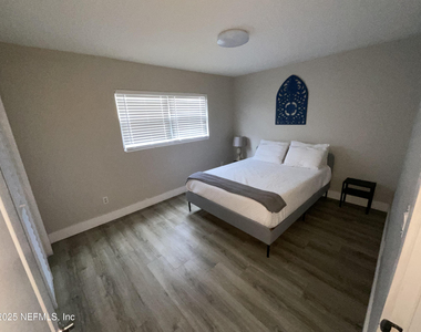 318 Arricola Avenue - Photo Thumbnail 31