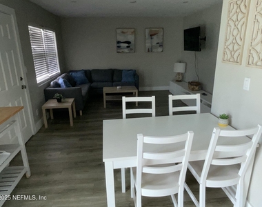 318 Arricola Avenue - Photo Thumbnail 24